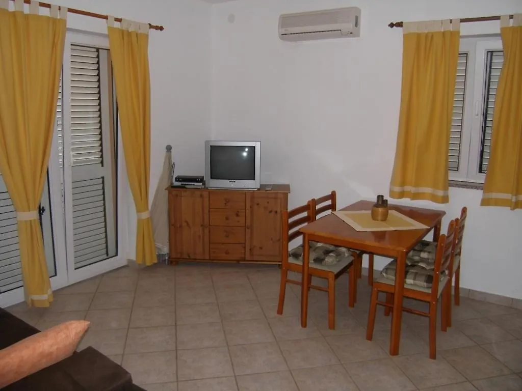 Apartment In Sukosan With Balcony, Air Conditioning, Wifi