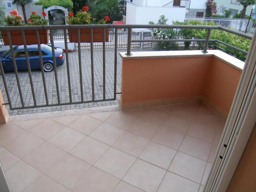 Apartment In Sukosan With Balcony, Air Conditioning, Wifi